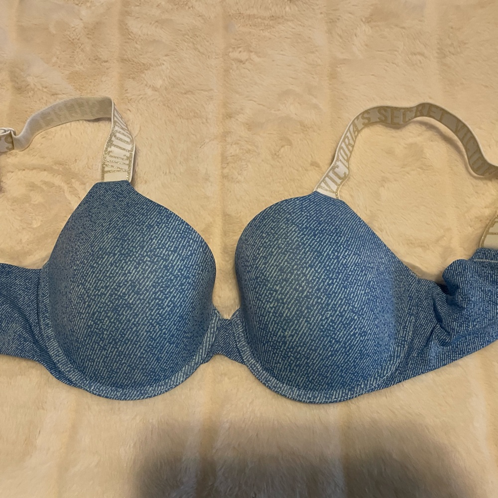 NWT- Victoria’s Secret molded bra